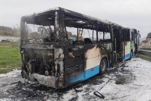 Bus in fiamme, il racconto dell’autista: «Non ho avuto paura, non c’è stato il tempo di preoccuparsi»
