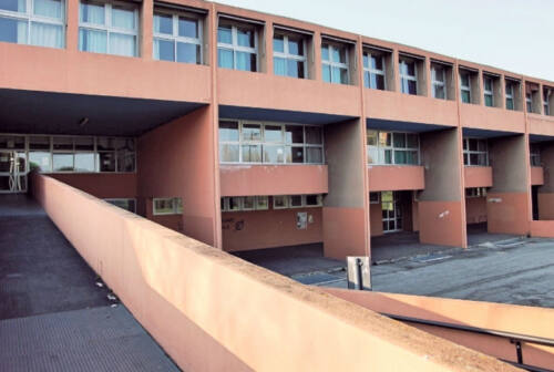 Campus scolastico Pesaro, Ruggeri (M5S): «Poche aule e studenti ancora nei container, servono interventi strutturali»