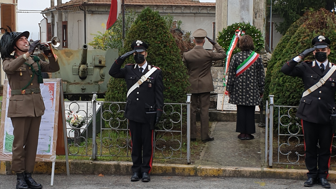 Forze armate e Milite ignoto: l'omaggio ai caduti a Ostra