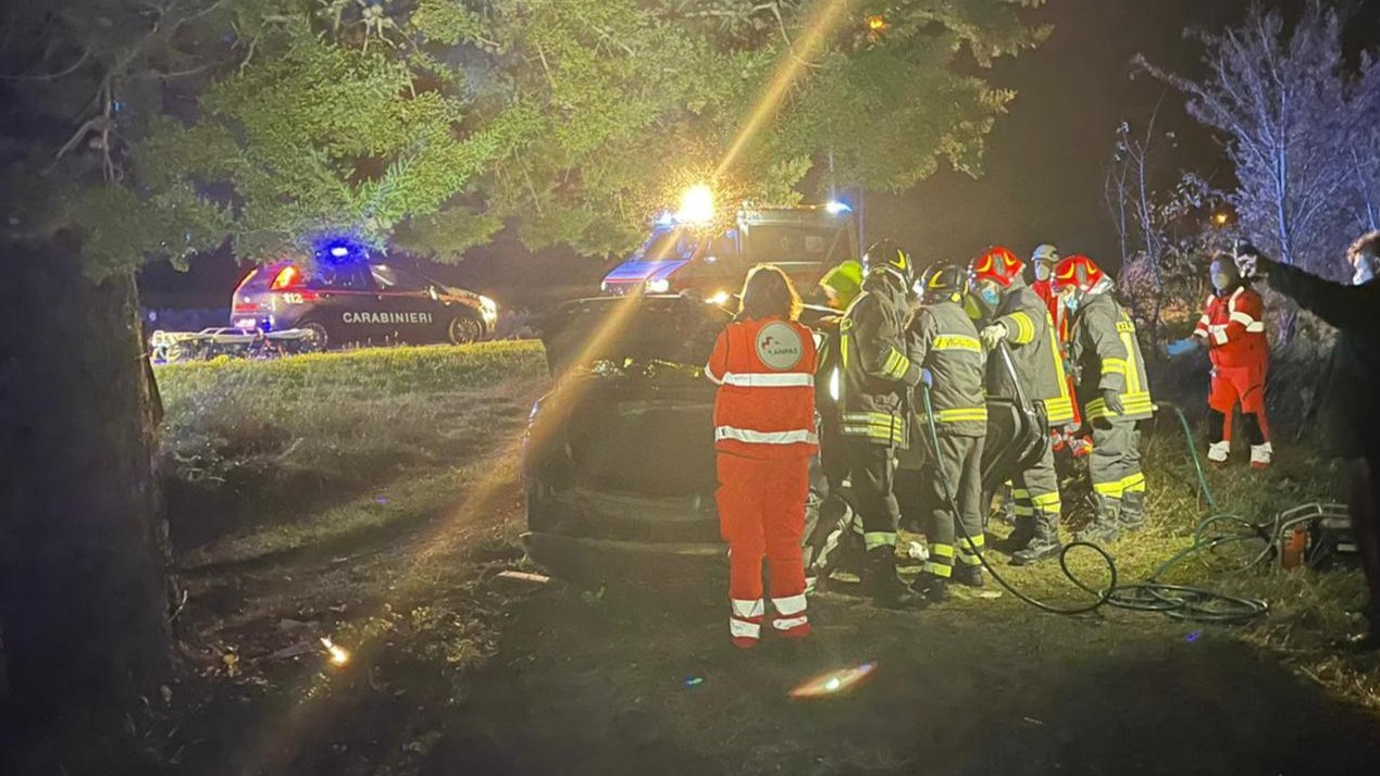 I soccorsi per l'incidente stradale a Barbara