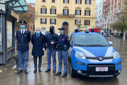 Ancona, partito il servizio dei poliziotti di quartiere. Il questore: «Dopo il centro lo estendiamo alle scuole»