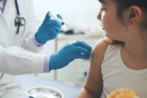 Senigallia: clown, storie e dolci per alleggerire le vaccinazioni ai bambini 5-11 anni