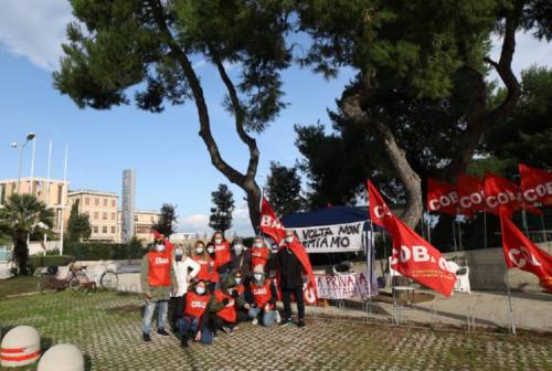 Porto Potenza Picena, una settimana di protesta davanti al Santo Stefano. «Il sindacato da cui farci rappresentare lo scegliamo noi»