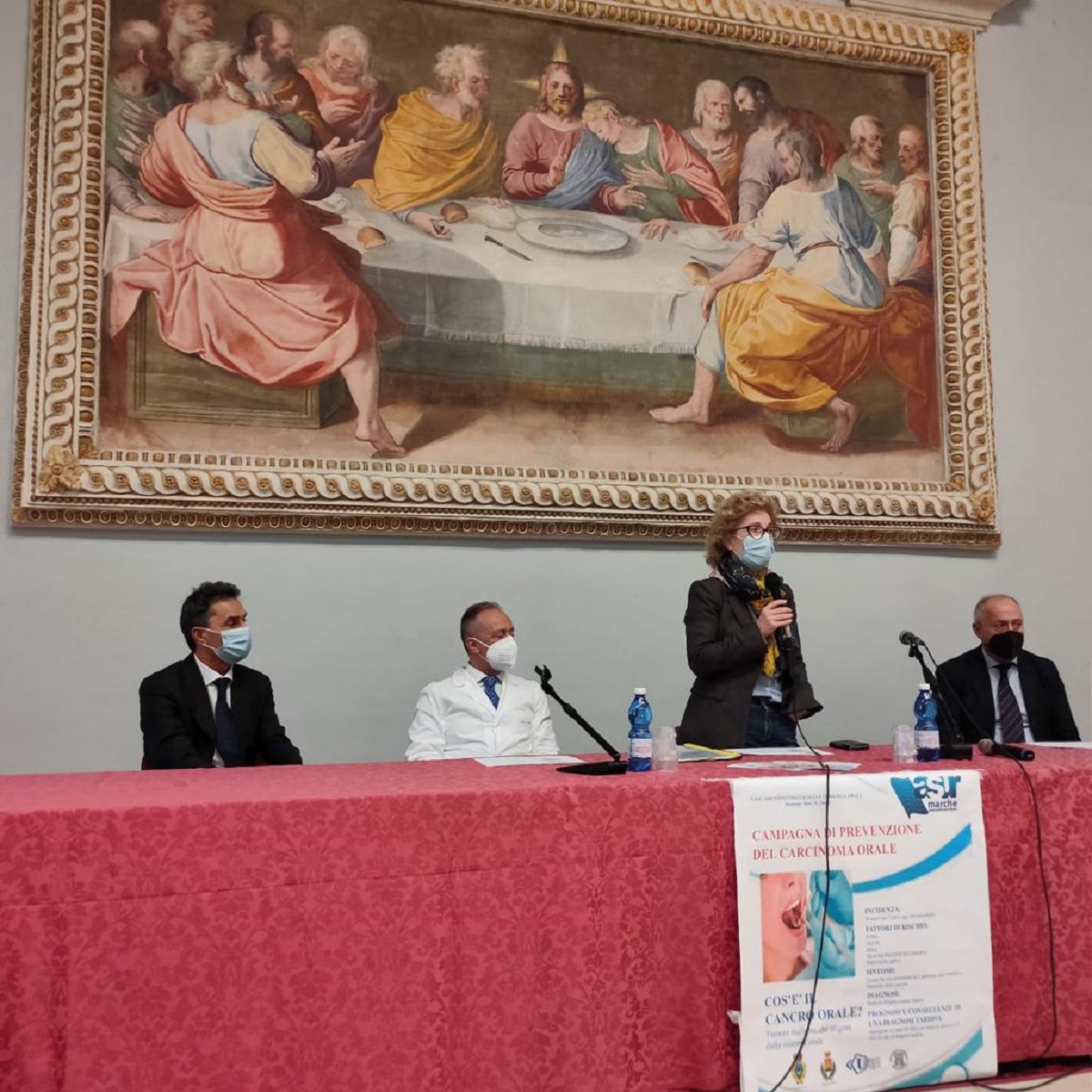 La conferenza per la prevenzione del carcinoma orale: da sinistra il sindaco Moreno Pieroni, il dottor Marco Messi, la dottoressa Nadia Storti e l'assessore regionale Filippo Saltamartini
