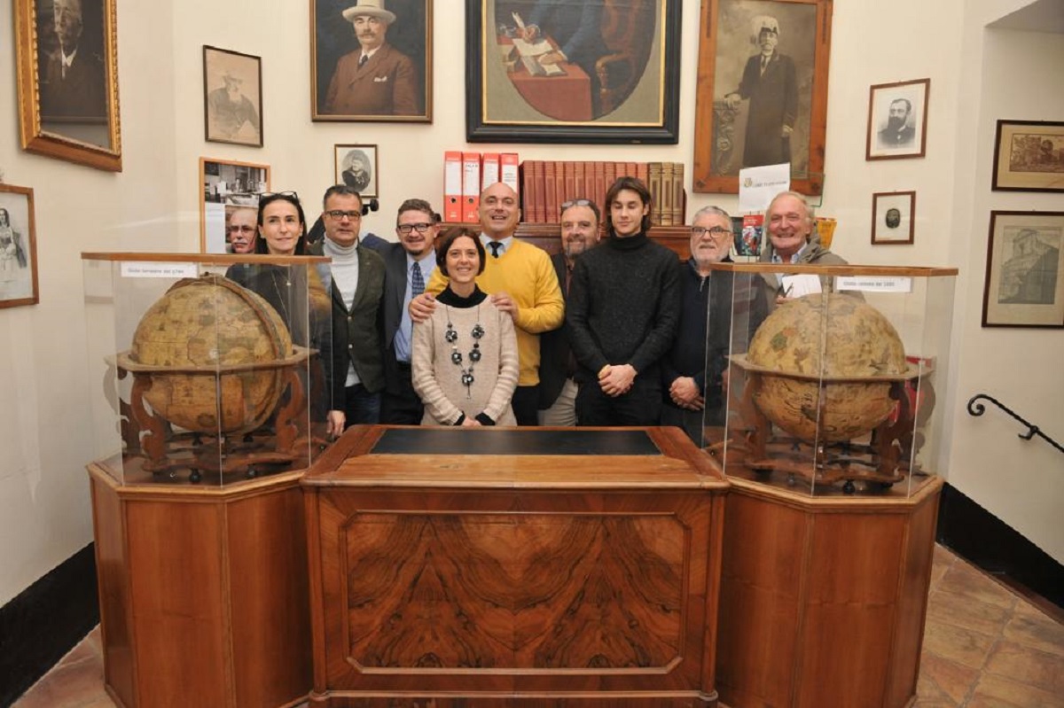 I due Globi in biblioteca a Osimo