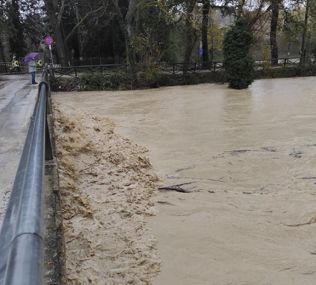 Il fiume Musone al livello di guardia