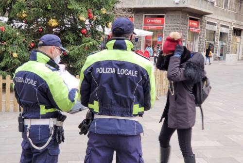 Ancona, ristorante abusivo nel vivaio: arriva la polizia e blocca un compleanno