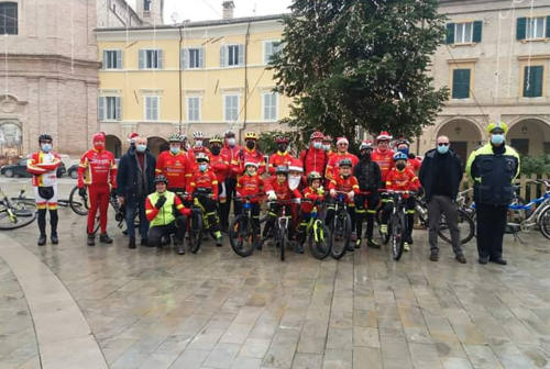 San Severino, pedalata con Babbo Natale per l’associazione Pedale Settempedano