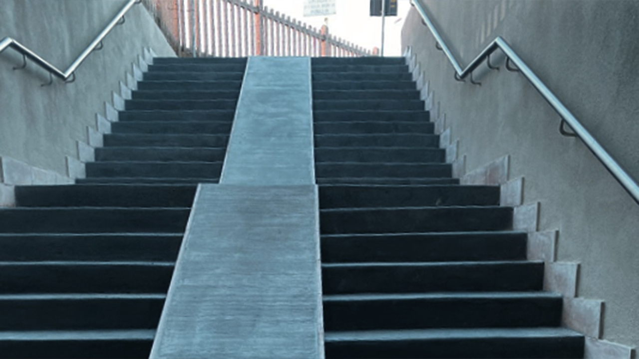 Completati i lavori di riqualificazione delle scale di accesso al sottopasso di via Perilli a Senigallia