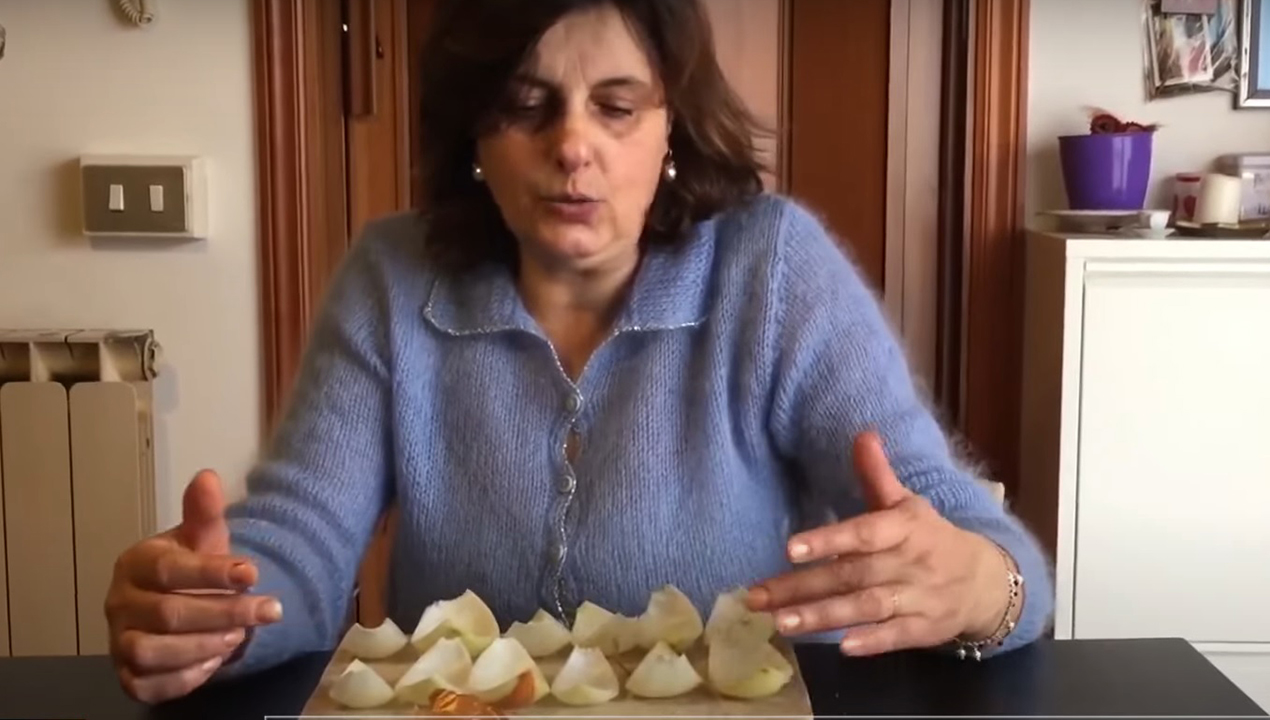 Emanuela Forlini legge le cipolle