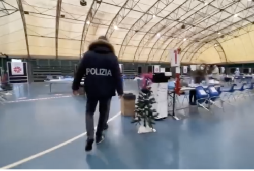 Ancona: Green pass falsi, la polizia al Paolinelli. Arrestato un infermiere – VIDEO