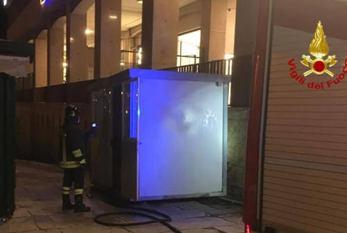 Ancona: container a fuoco sotto il palazzo della Rai