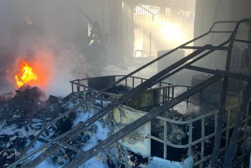 Fabriano, capannone distrutto dalle fiamme: organizzata raccolta fondi online