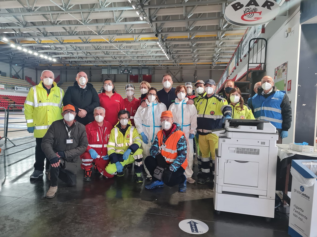 L'equipe dello screening agli studenti delle superiori al Palabaldinelli di Osimo