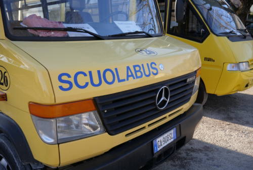 Pesaro, stipendi in ritardo per i dipendenti dello scuolabus