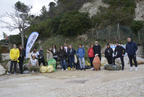 Ancona, a Sirolo il primo clean up 2022 organizzato da 2hands. Il presidente: «Vi aspettiamo»