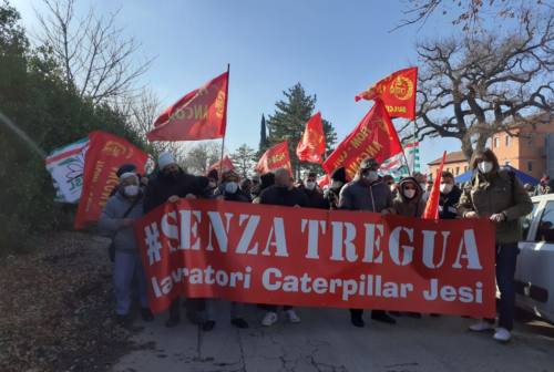 Jesi, vertenza Caterpillar. Il sindaco: «Gestione assurda della vicenda, quasi da principianti»