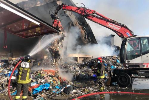 Incendio all’Italservizi di San Benedetto, l’Arpam: «Alti livelli di benzene e monossido di carbonio durante il rogo»