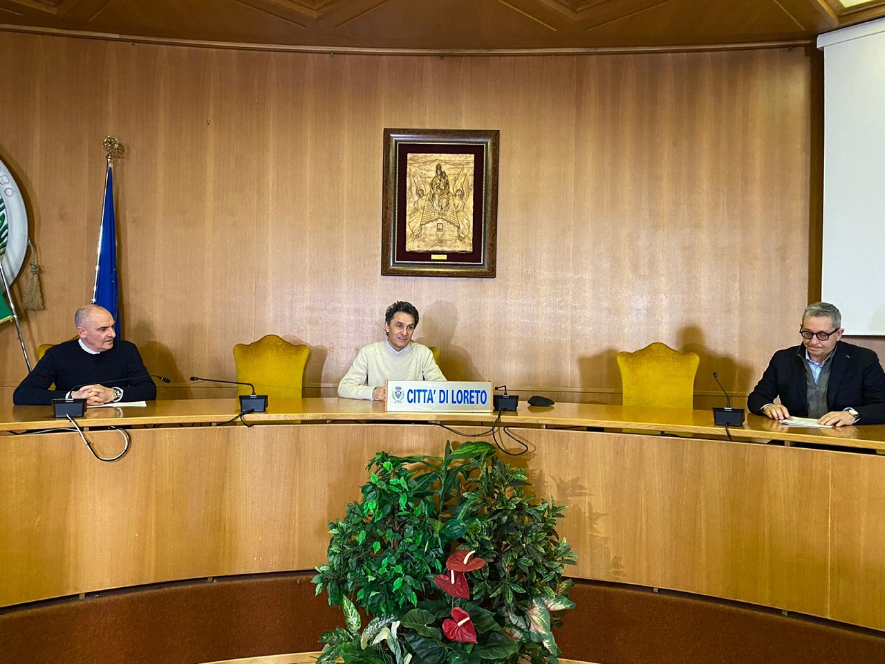 La conferenza a Loreto: a sinistra l'assessore Nazzareno Pighetti, al centro il sindaco Moreno Pieroni e a destra l'assessore Giovanni Tanfani