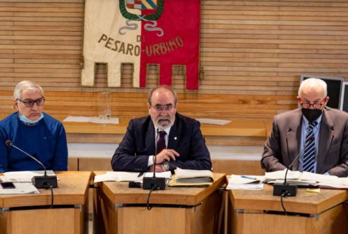 Caro energia, la Provincia di Pesaro spende 900 mila euro in più per le scuole: approvato l’assestamento di bilancio