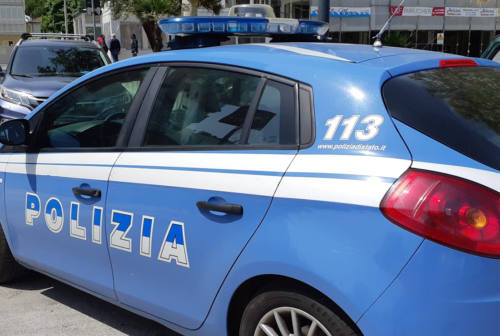 Ancona, minaccia con una bottiglia il titolare di un locale: nei guai un 25enne