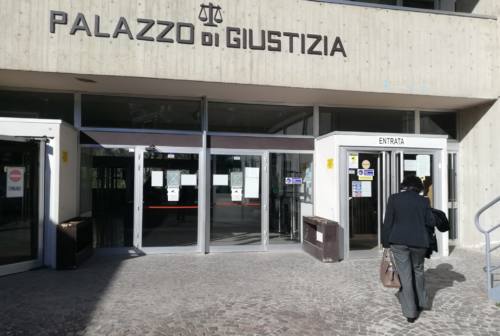 «Schiaffi, spinte e minacce a uno studente di Montelupone», cade l’accusa di stalking