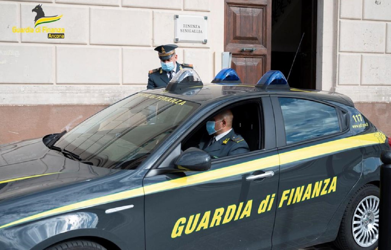 La Guardia di finanza della Tenenza di Senigallia