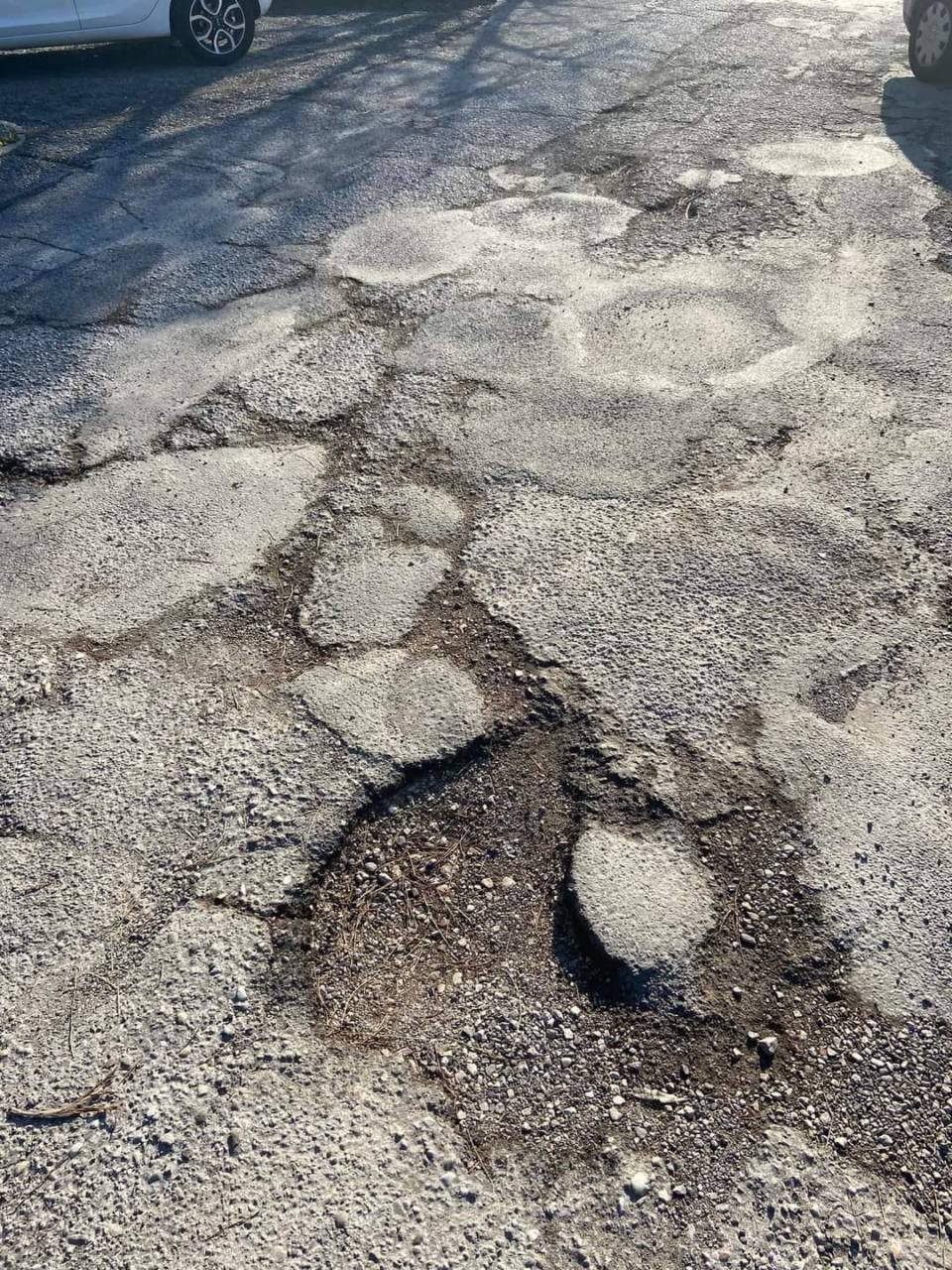 un tratto di strada nel fanese (foto di Walter Baldassarretti)