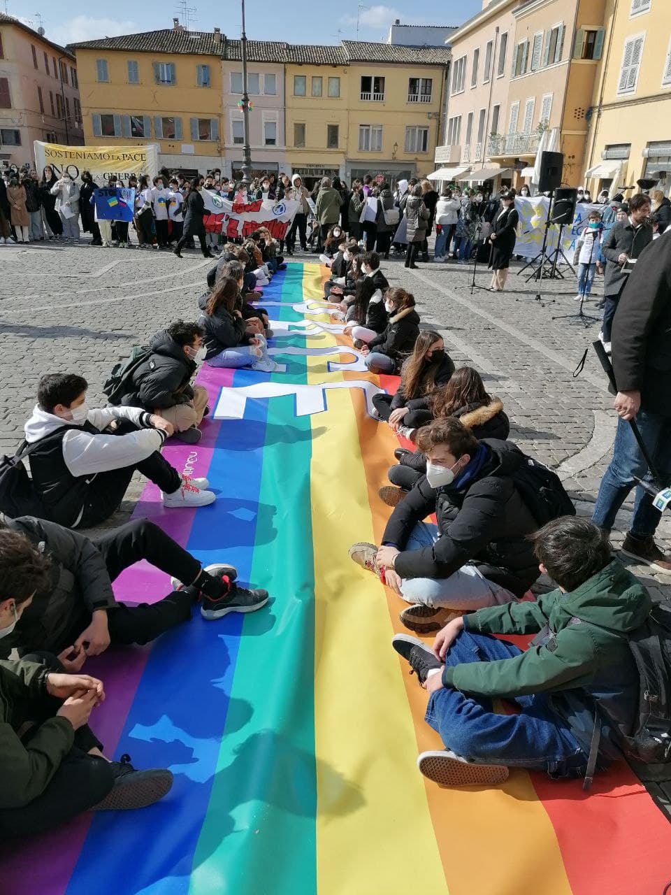 Fano, i giovani in piazza contro la guerra