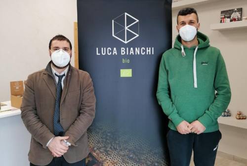 Fabriano, la storia imprenditoriale dell’apicoltore Luca Bianchi raccontata dalla Cna