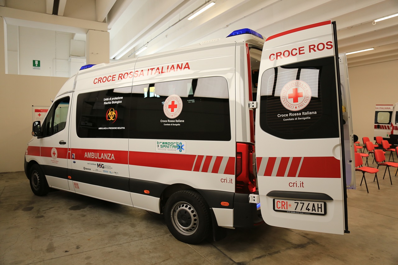 Nuova ambulanza per il comitato di Senigallia della Croce Rossa Italiana