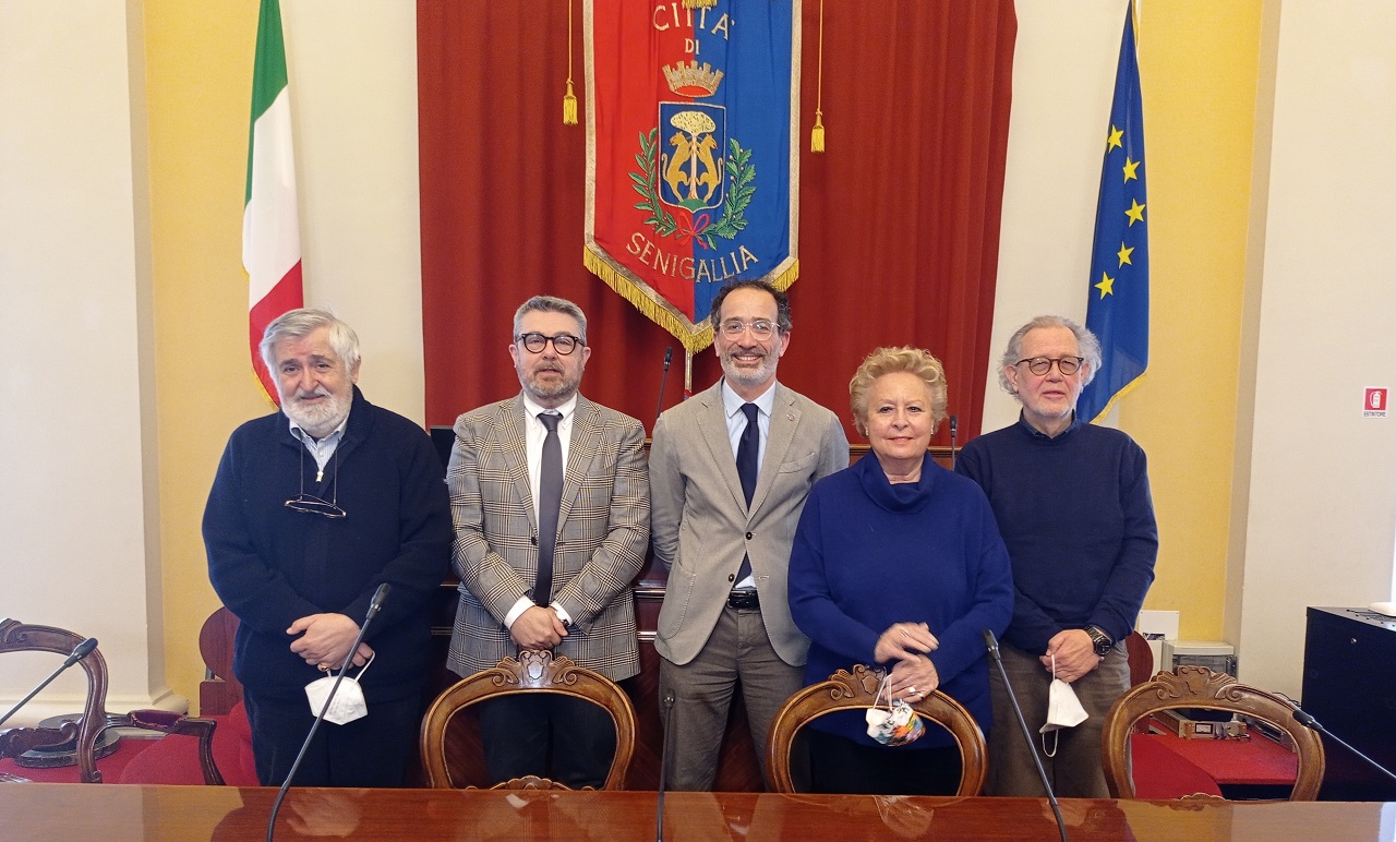 L'amministrazione comunale di Senigallia e il comitato tecnico scientifico del musinf. Da sinistra Raggetti, Olivetti, Pizzi, Amati, Schiavoni