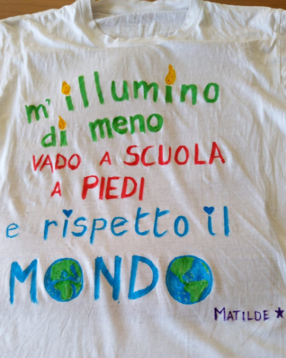 Una delle magliette per "M'illumino di meno" realizzate dagli studenti di Ostra
