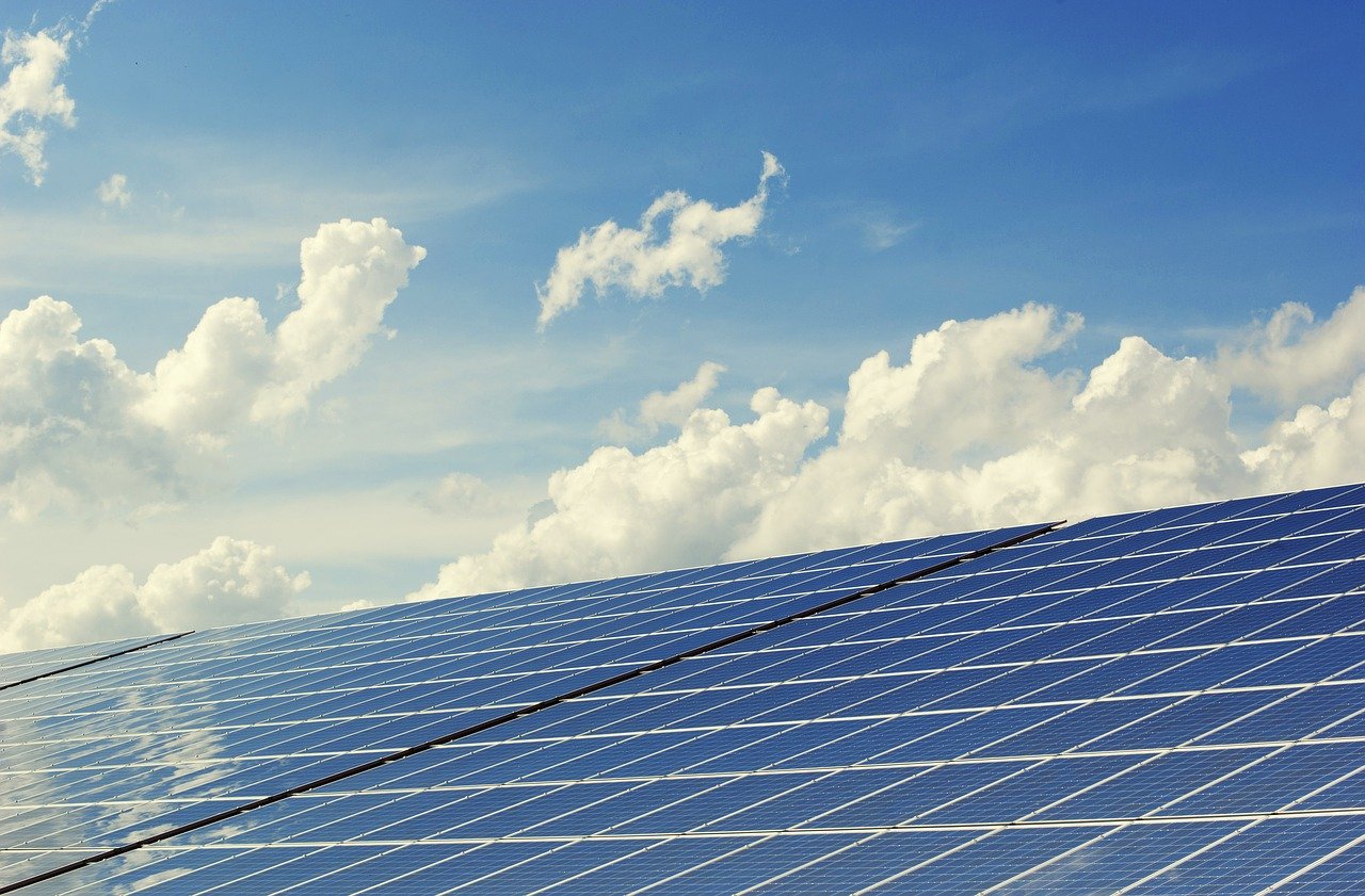 pannelli fotovoltaici, energia elettrica, risparmio energetico, energie rinnovabili
