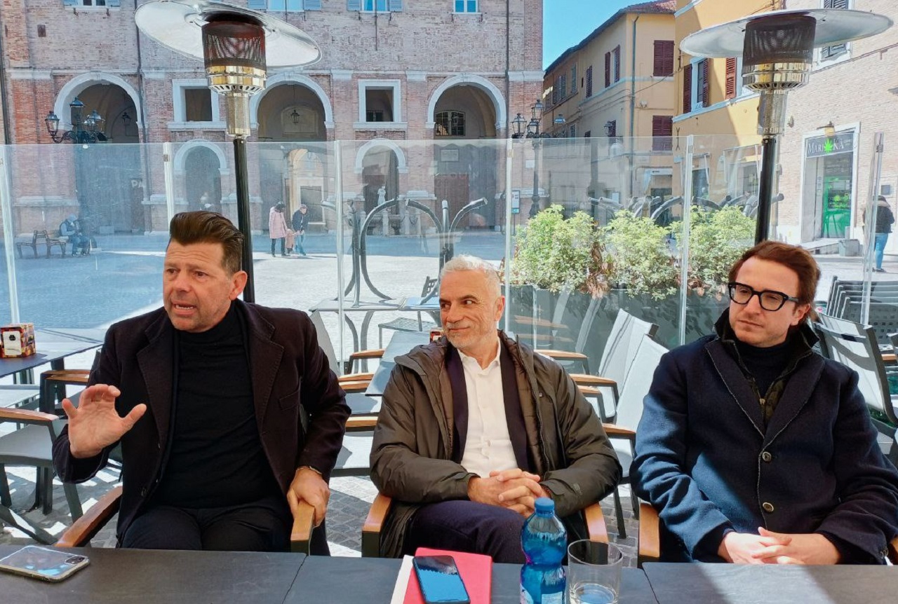 Le critiche sulla sanità regionale e locale arrivano da Senigallia: da sinistra Maurizio Mangialardi, Massimo Barocci e Dario Romano