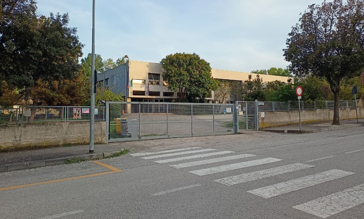 La scuola primaria e centro per l'infanzia Le Nuvole, a Cesanella di Senigallia