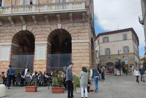 Pasqua e 25 Aprile, prove di ripartenza a Macerata. Ristoratori ottimisti: «Buon movimento, tornano i turisti» – VIDEO