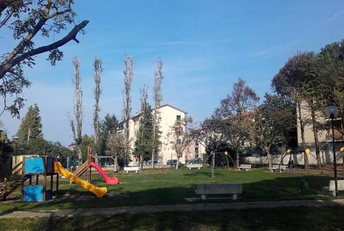 Ancona, avviati gli sfalci dell’erba nelle aree verdi. Presto nuovi giochi nei parchi