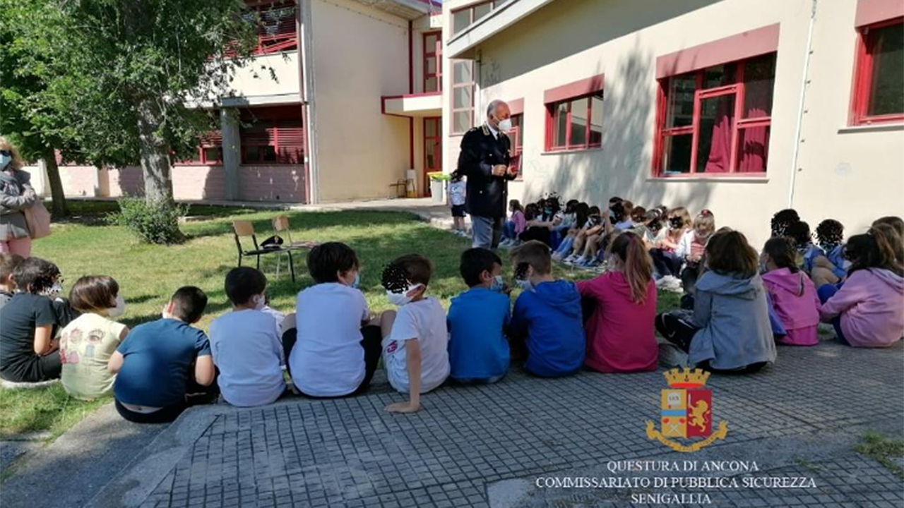 L'incontro della Polizia senigalliese con gli alunni dell'istituto comprensivo Nori de' Nobili di Trecastelli