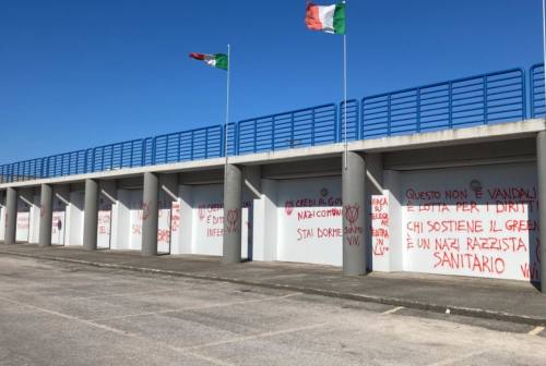Ancona, atto vandalico alla Cgil e scritte No-vax al Paolinelli, Acquaroli: «Massima solidarietà a Cgil Marche e al sindaco Mancinelli»