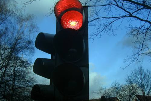Senigallia, sistemi digitali contro gli automobilisti che passano con il semaforo rosso