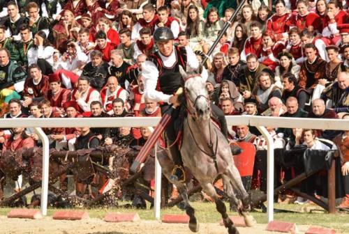 Ad Ascoli è già tempo di Quintana: visite ai cavalli, prove dei cavalieri e un’estate piena di appuntamenti