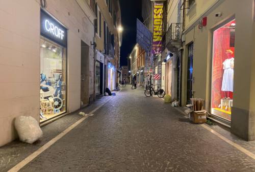 Pesaro, Redaelli (Fi): «Anche questa estate i sacchetti dell’immondizia in centro storico, grave ritardo delle isole ecologiche»