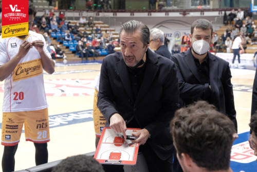 Basket VL Pesaro, stasera gara 3. Banchi: «Sarà bello davanti al nostro pubblico»