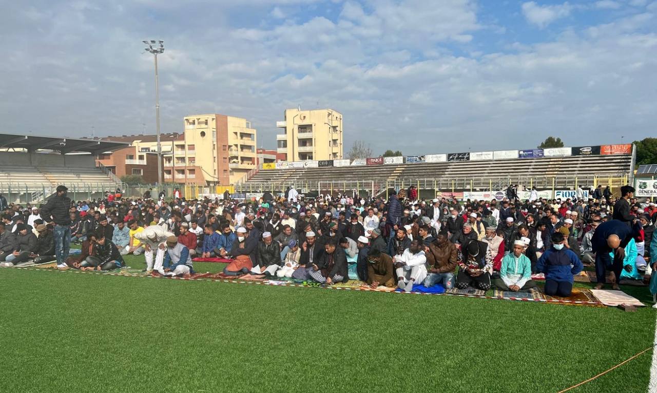 Quasi mille fedeli allo stadio di Senigallia per la fine del ramadan