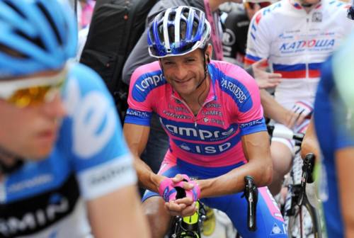 Il Giro d’Italia saluta Filottrano e porta nel cuore il campione Michele Scarponi – VIDEO