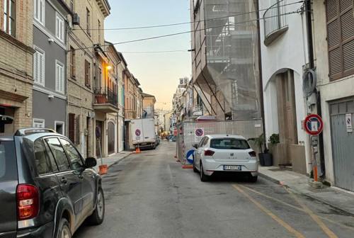 Civitanova, parcheggi riservati in centro: i residenti protestano contro la Giunta