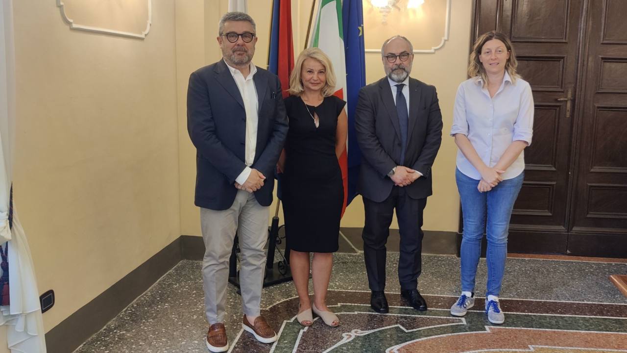 Verrà avviato l’iter per formalizzare il gemellaggio tra Senigallia con la città di Nikopol’, nel sud-est dell’Ucraina. In foto da sinistra: Massimo Olivetti, Liliy Mendeleva, Massimo Bello, Elena Campagnolo