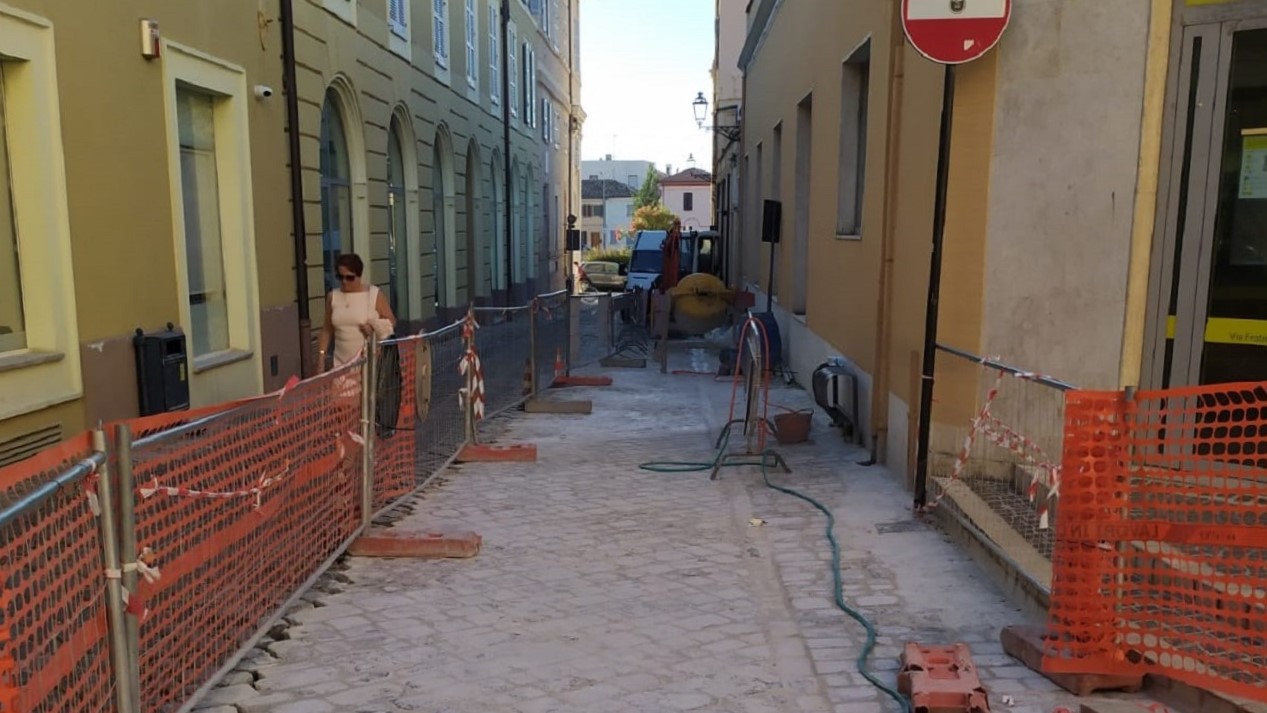 I lavori in via F.lli Bandiera a Senigallia