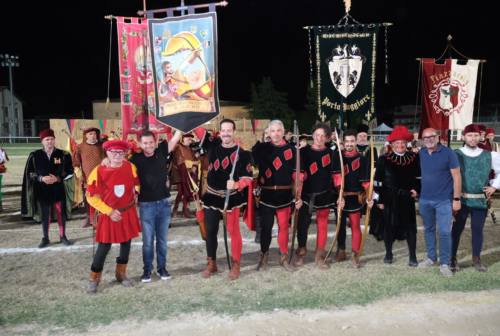 Ascoli, spettacolo al Palio degli Arcieri: trionfano i ‘Robin Hood’ di Porta Tufilla
